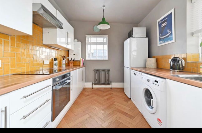Double bedroom available Main Photo