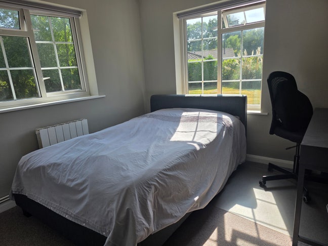 Double Bedroom with Own Private Bathroom Main Photo