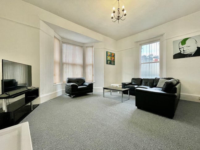 North Road West - 4 Rooms Available Main Photo