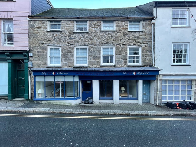 Furnished room in Central flat in Penryn Main Photo