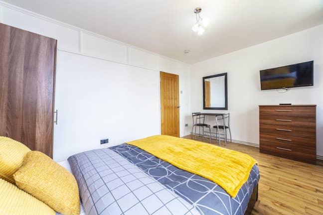 Fulham/West Kensinghton/2 Full Bathrooms/4 Doubles Main Photo