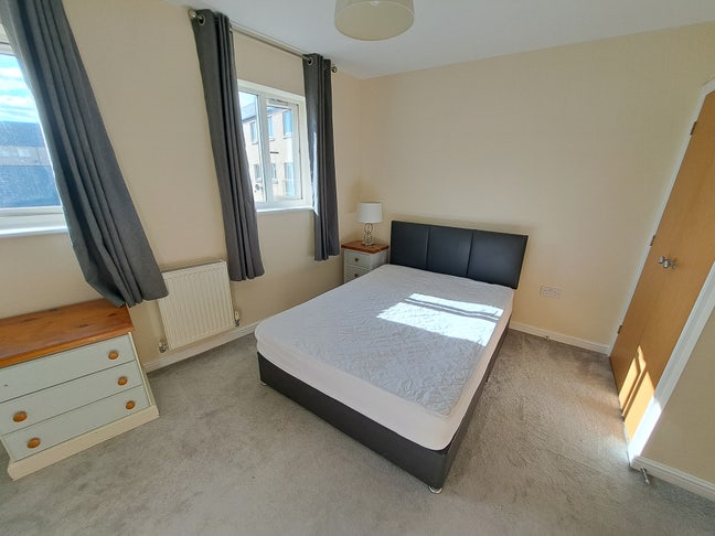 Double en-suite room in professional HMO  Main Photo
