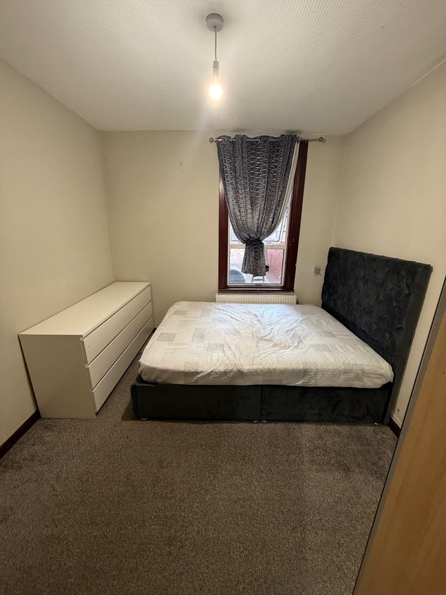 Spacious Double Room in NW10  Main Photo