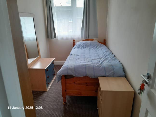 Single Room Available Now - All Bills Included Main Photo