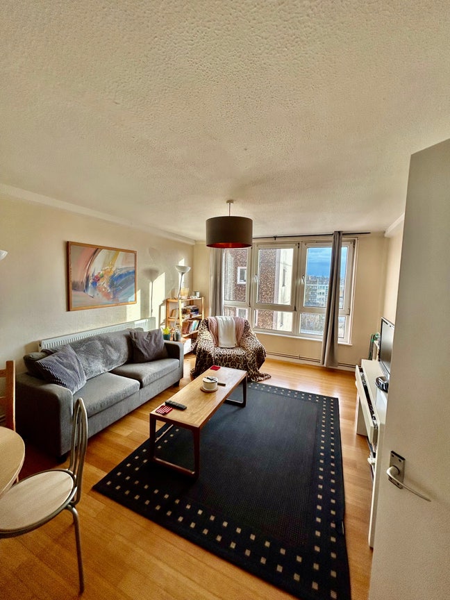 Bright large double room available! Main Photo