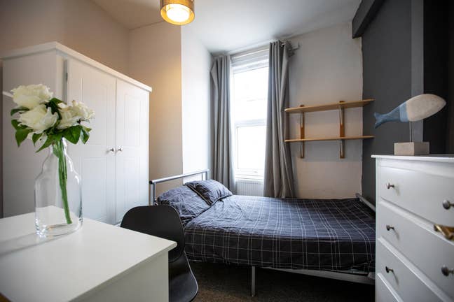 Large 5 Bedroom House Share Main Photo