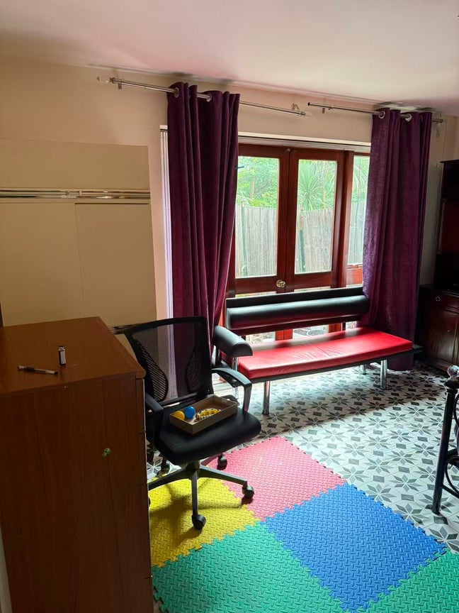 Double bedroom with own toilet to let Main Photo