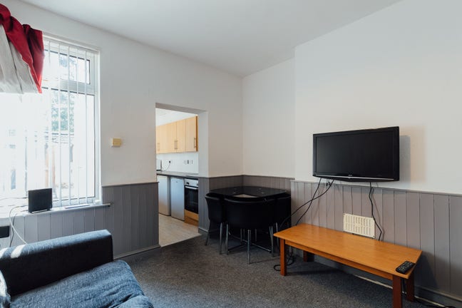   Renovated -  4 bed student house to rent Main Photo