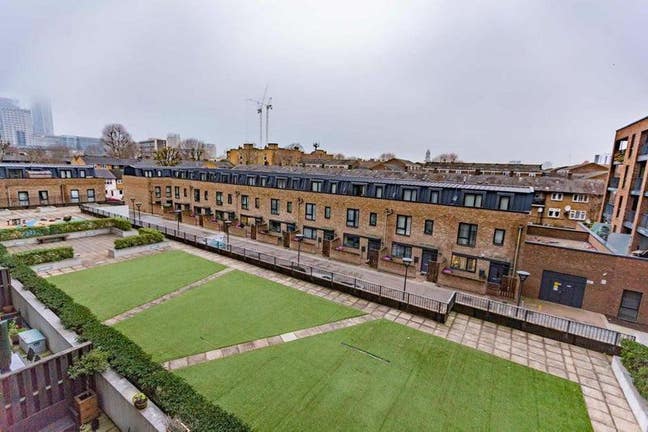 Stunning Double Room w. balcony in 3 Bed. Flat Main Photo