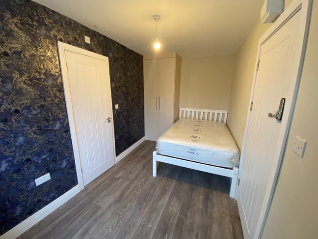 Brand NEW En-suite Room Near Northolt Station Main Photo