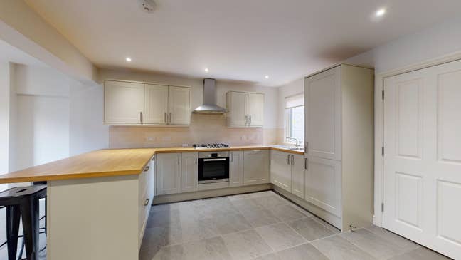 Amazing Fully Furnished Property Main Photo