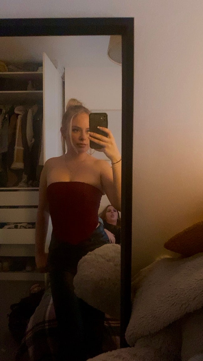 19 year old Female seeks a single or double room Main Photo