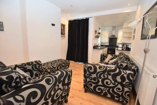 Rooms in Stylish 3 Bed Main Photo