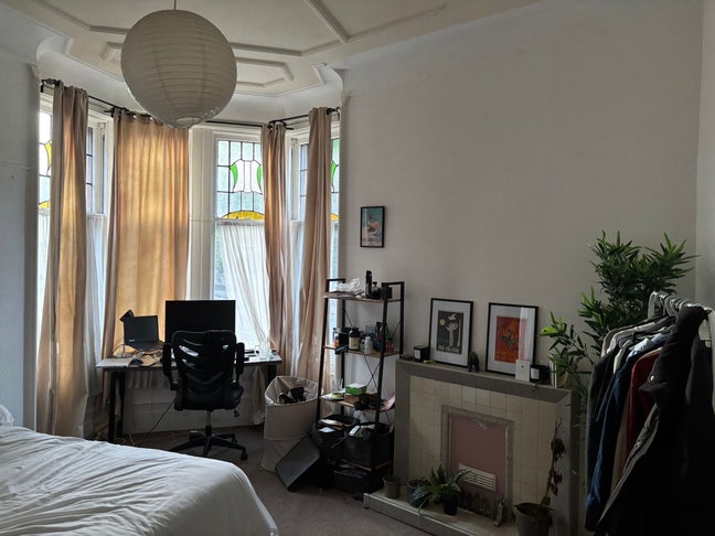 Room for rent for professional in Hyndland Main Photo