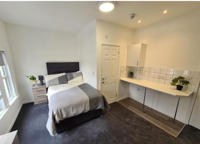 Modern En-Suite Double Room – All Bills Included Main Photo