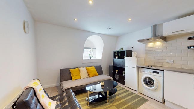-Stunning Flat in Earl's Court - Bills Included  Main Photo