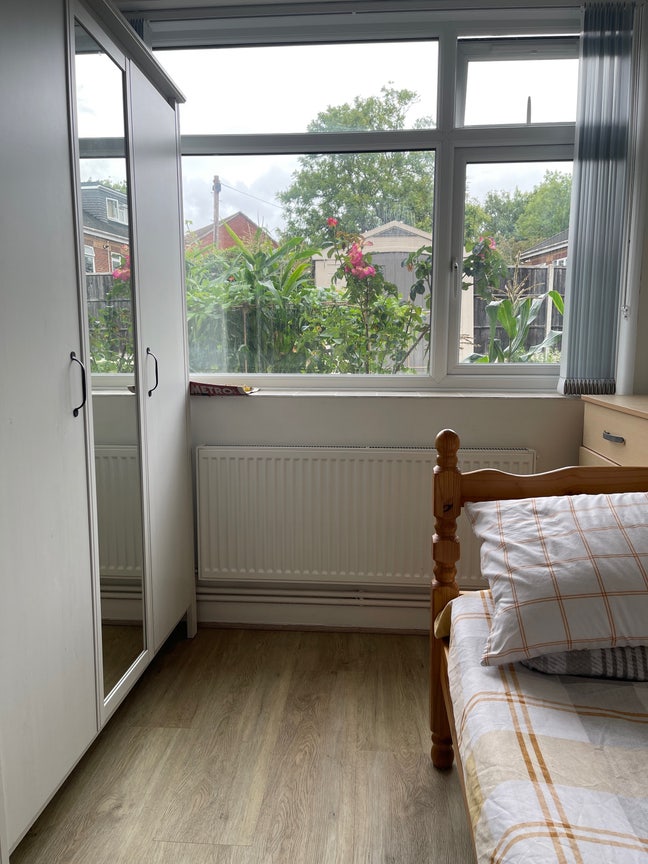 Single Room to Rent Main Photo