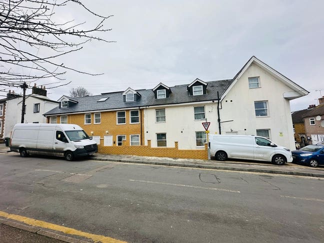 Modern Studio Apartment in Maidstone (ME15) – £950 Main Photo