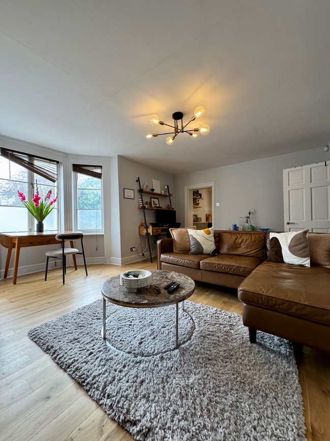 One-Bedroom Flat for Rent – Crystal Palace Main Photo