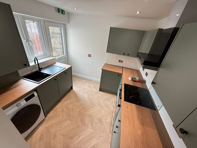 5 Bedroom Student House - available from 15/09/25 Main Photo