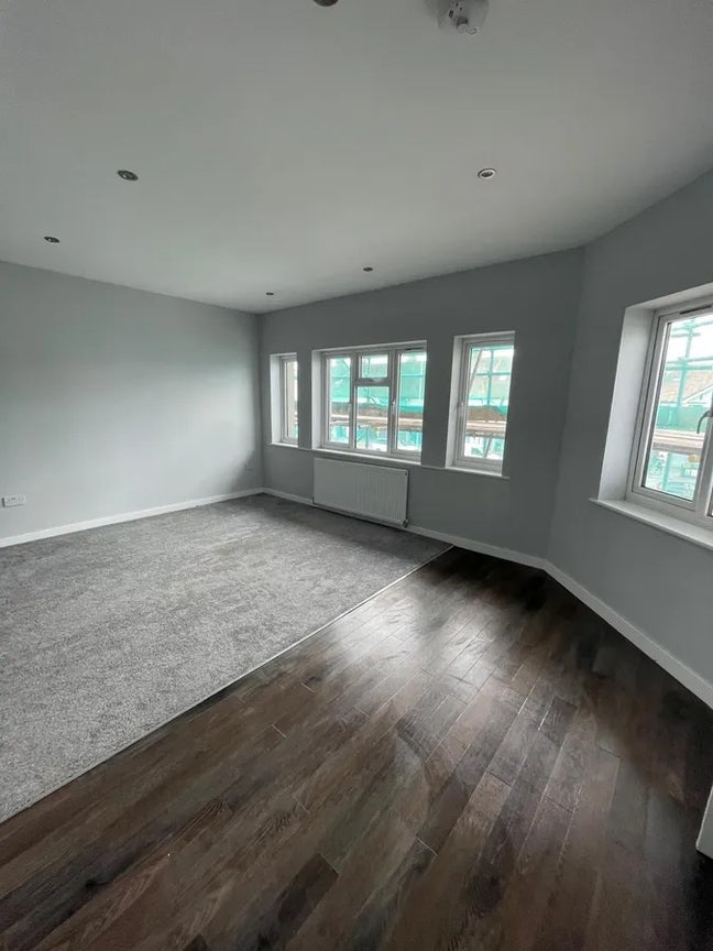 Newly refurbished 2 bedroom flat - Uxbridge Main Photo