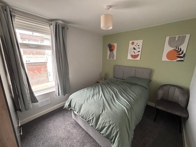 Spacious rooms in central location Main Photo