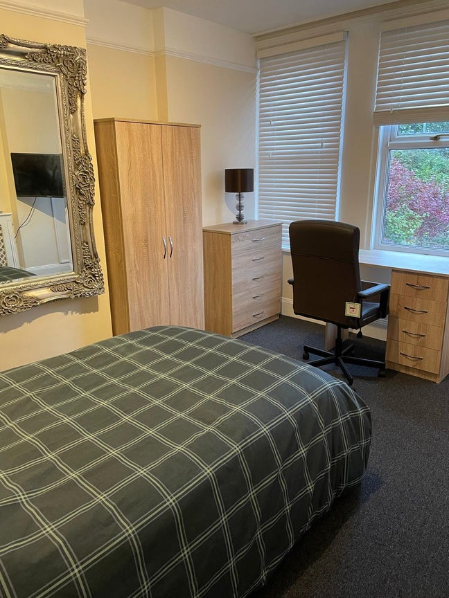 Fully furnished double bedroom Main Photo