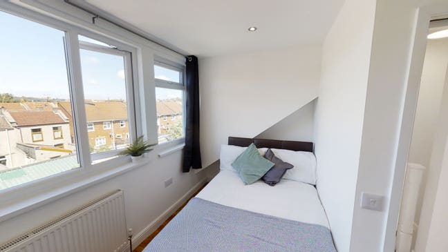 Double En-Suite in Popular Easton Location Main Photo