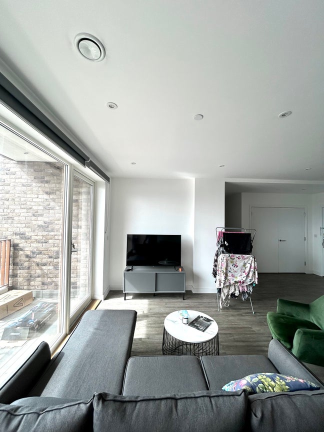 Bright 2-Bed Flat in Barking – Room Available! Main Photo