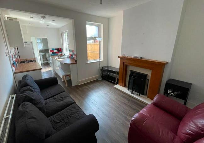 Student 4 Bed for 3 or 4 Main Photo