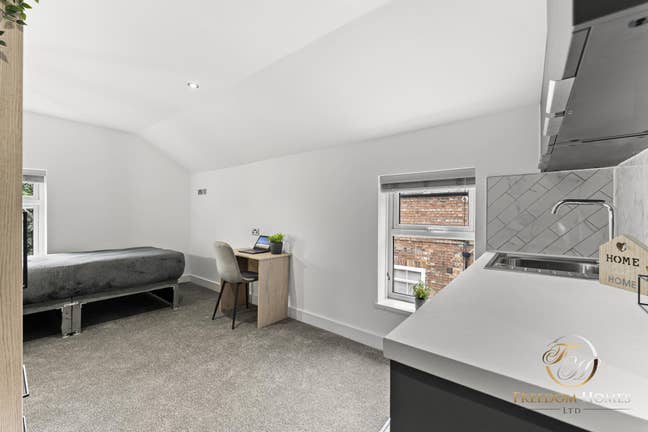 Beautiful Rooms in Oundle Road - PE2 Main Photo