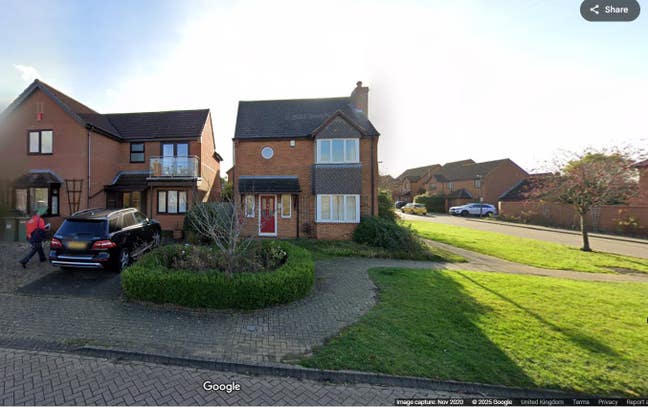 5 Rooms Available in Furzton Main Photo