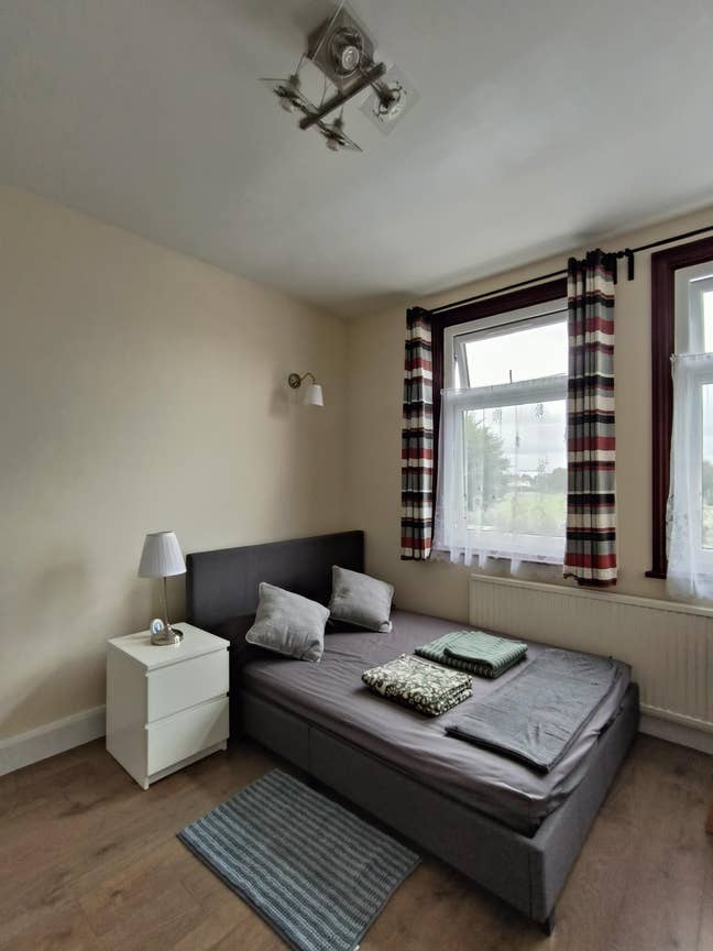 Furnished Double Room (Single-Tenant Only) Main Photo
