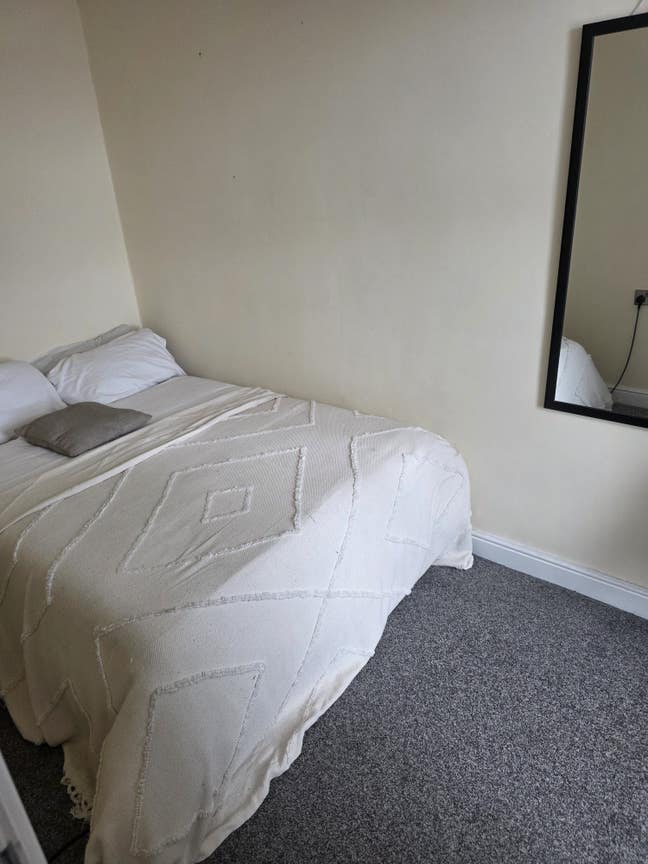 Double room, bd4, £150 deposit bills incl Main Photo
