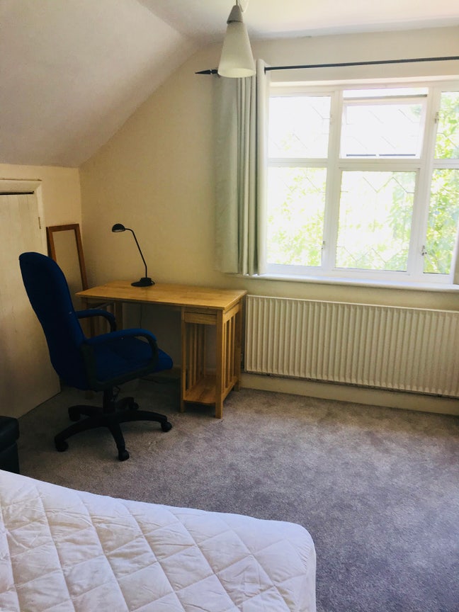 Uxbridge LBH. DBL Room -Ladies house Main Photo