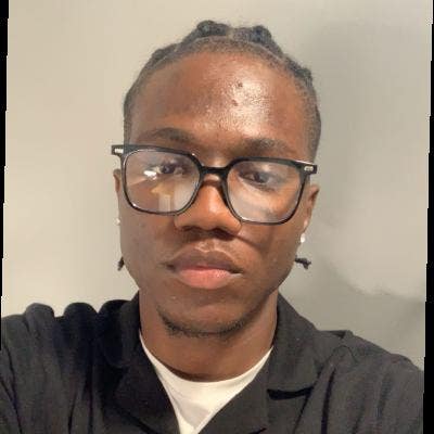 Hi, I’m Daniel, 22, working full-time in Is... Main Photo