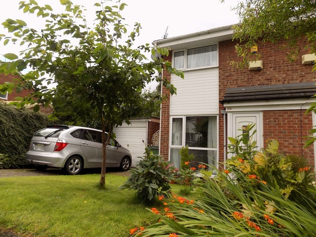 Fantastic 2-Bed Semi-House close to Didsbury Main Photo