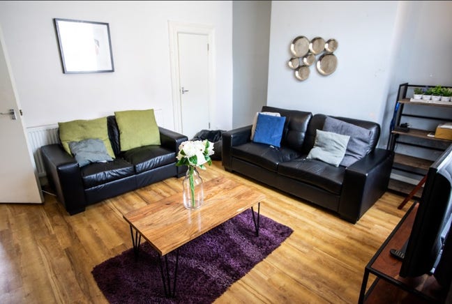 5 Bedrooms available!! Main Photo