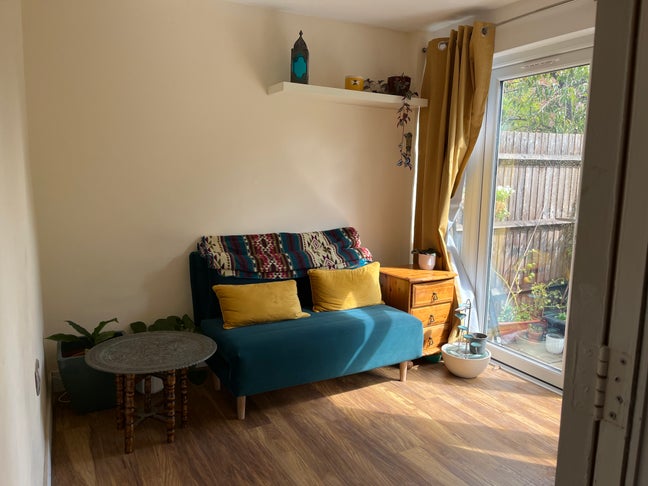 Beautiful Garden- Sole use bathroom & kitchen Main Photo