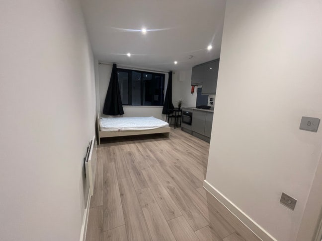 Studio Flat - Newbury Centre Main Photo