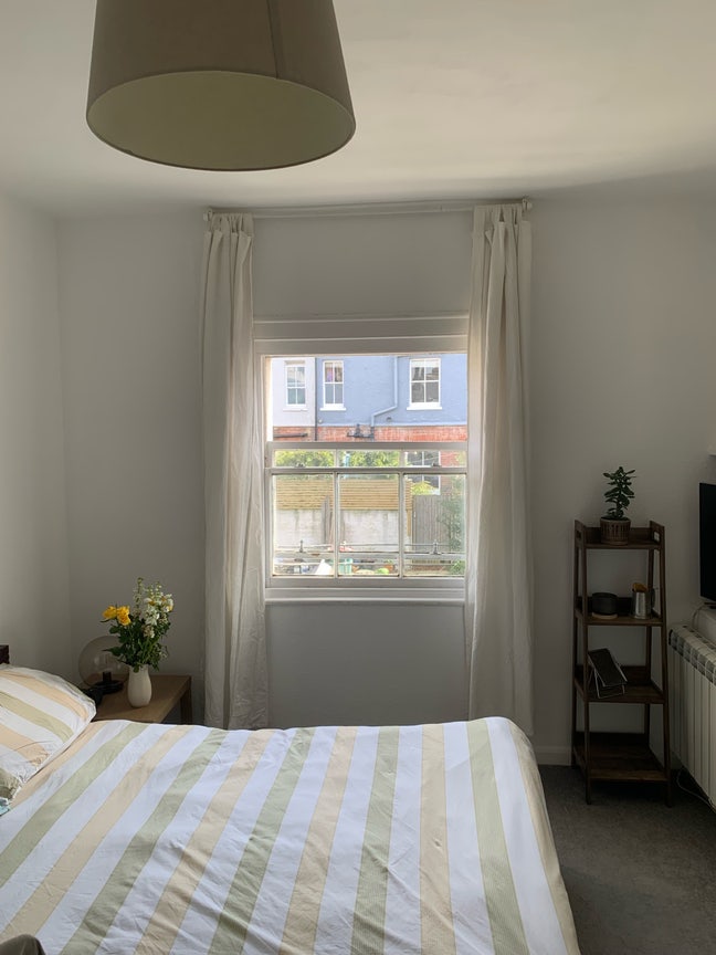 Large Double Room next to the station Main Photo