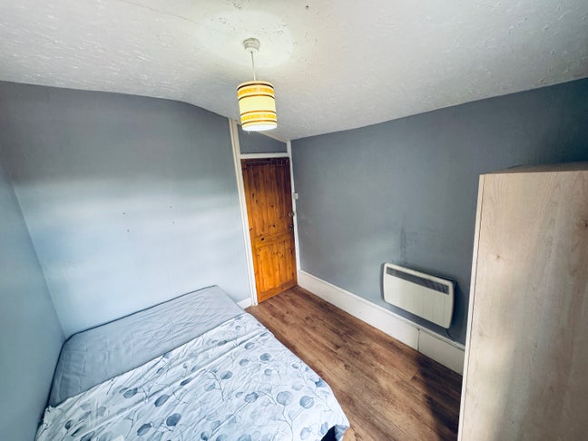2 double bedrooms available  Main Photo