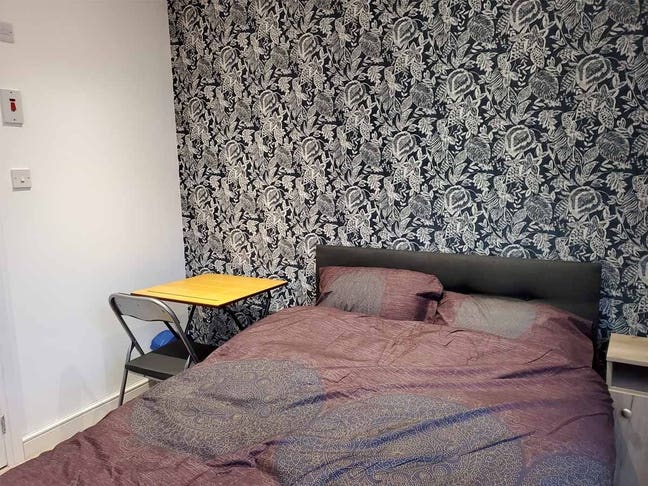 Ensuite Room – Central Oldham, Bills Included Main Photo