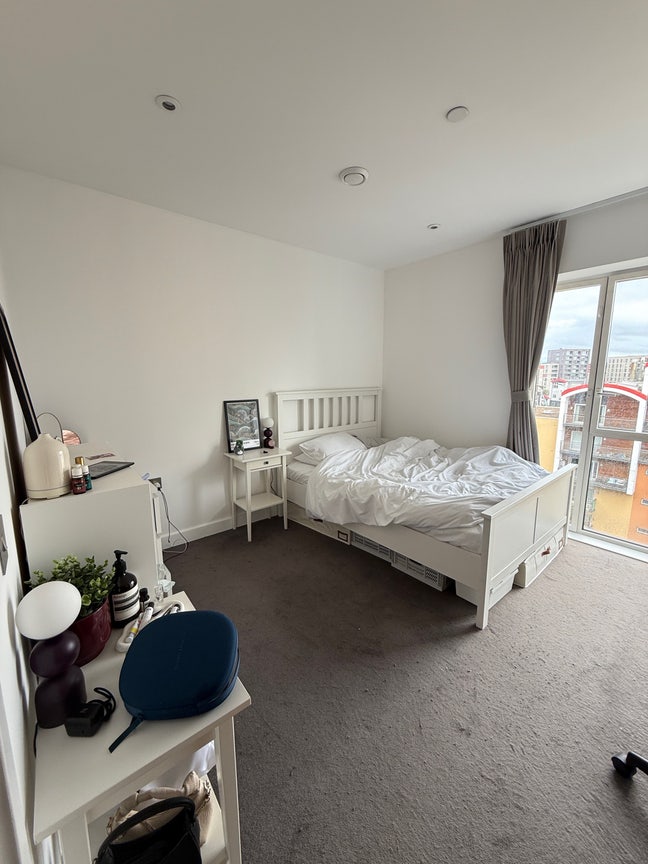 (SHORT LET) Large Double Room in North Greenwich Main Photo