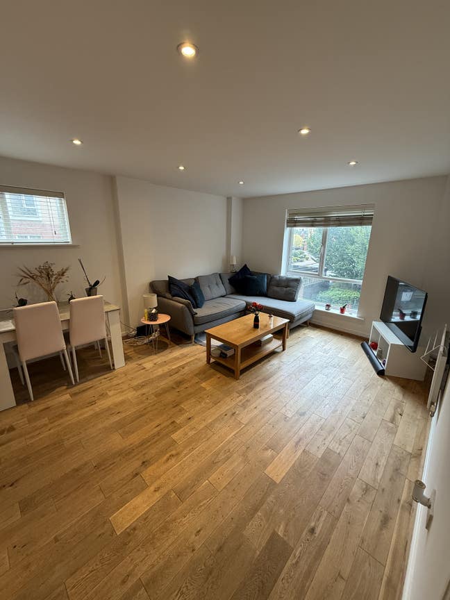 Spacious 2-Bed, 2-Bath Flat – £800 PCM  Main Photo