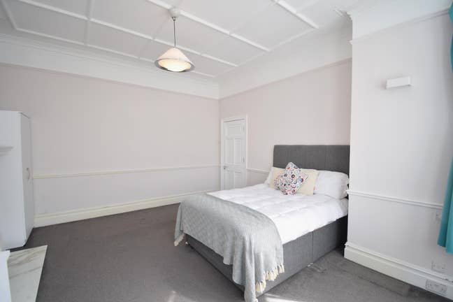 Hassle-Free Move-In – Book Your Viewing Now! Main Photo