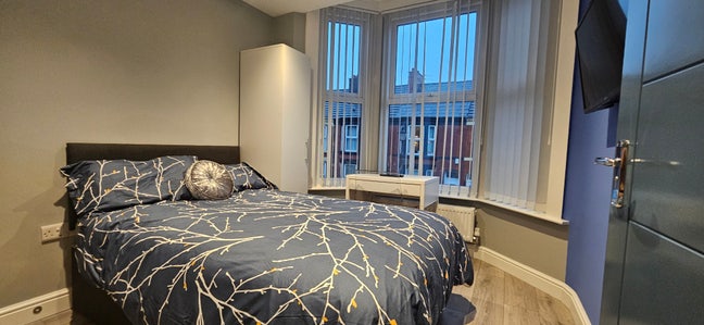 1 En Suite Double Room Available in a 6 Bed House! Main Photo