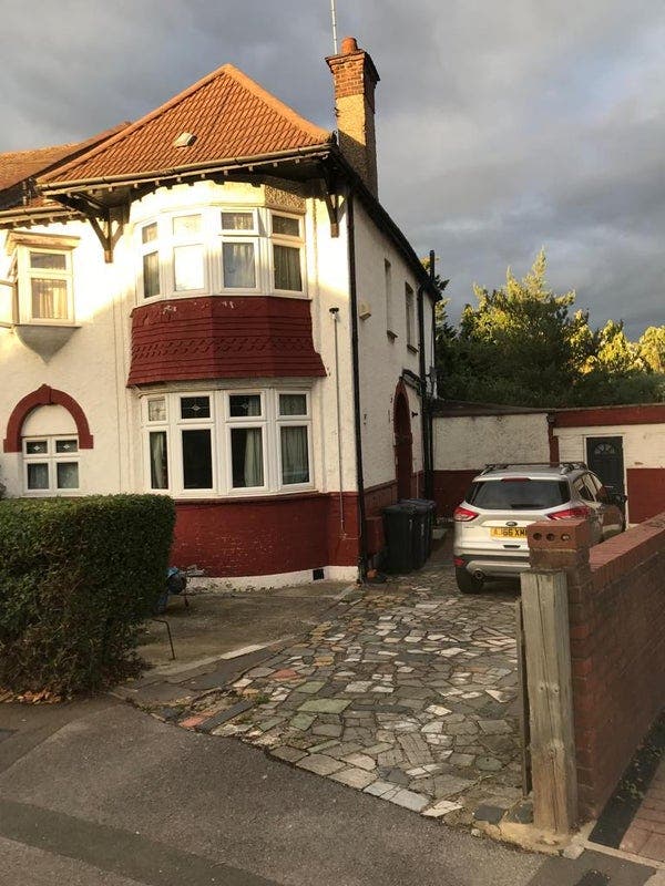 Spacious single/double room to let Main Photo