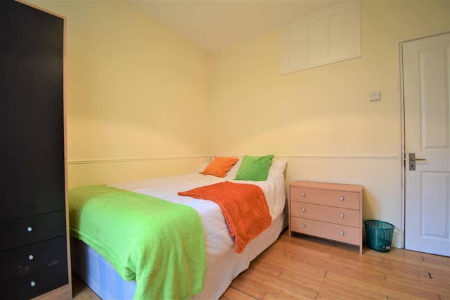 Spacious Room in Friendly House – All Bills Includ Main Photo