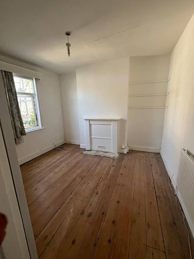 2 x double rooms in shared house prime location.  Main Photo